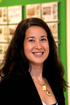 Esther Go (Administratief medewerker)