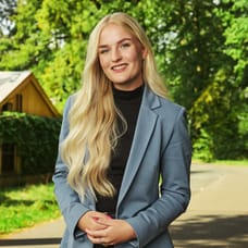 Danique van Domselaar, Vastgoedadviseur