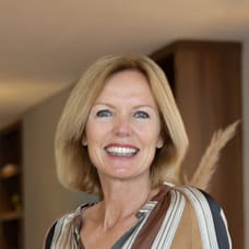 Vivian Smit - Commercial Employee