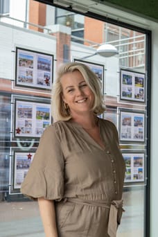 Lonneke Hendrix - Commercial Employee