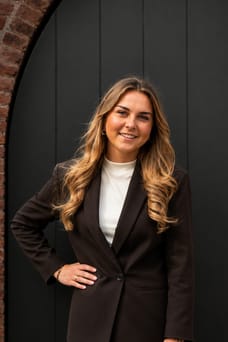 Chloë Geerts - Administrative Employee