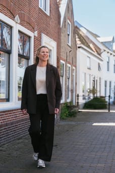 Sandra van der Burg - Commercieel Medewerker
