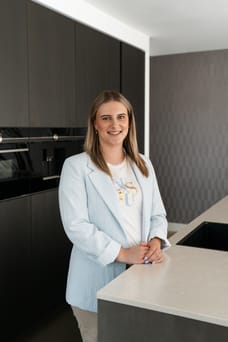 Roxanne de Jong - NVM Assistant Real Estate Agent