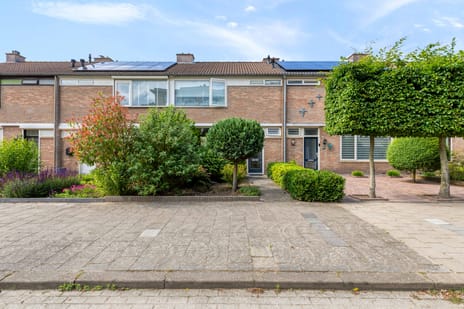Tussenwoning te koop: van Weerden Poelmanstraat 132, Straakven Helmond