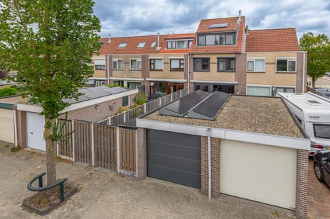 Troubadour 3 secondary image