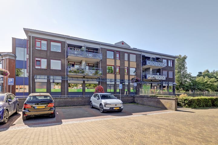 Bijenkorf 8 main image