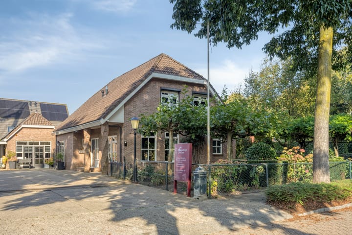 Hoef 2-A main image