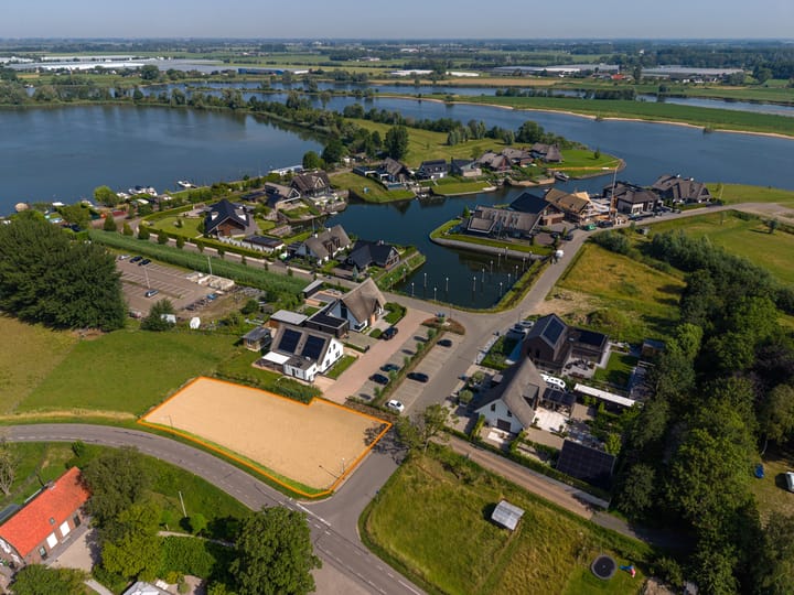 Maasdijk main image