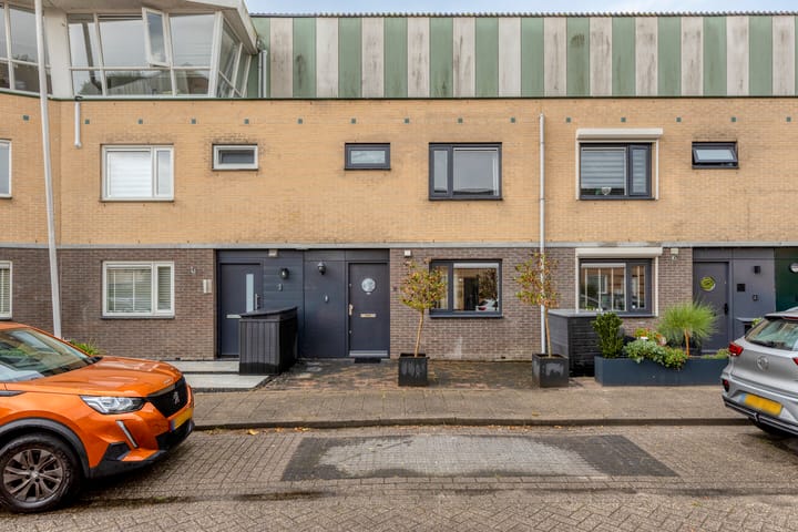 Bisschop Romerostraat 114 main image