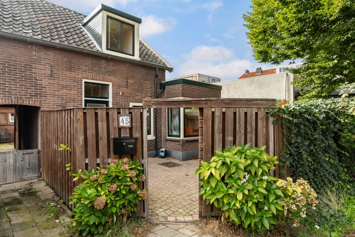J.W.C. Bloemstraat 45 main image