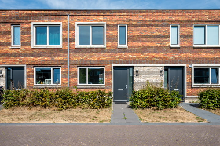 Laura Bassihof 90 main image