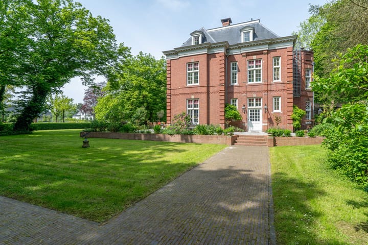 Image of Begane grond appartement achterzijde met vergrote souterrain en serre Apartment with shared street entrance