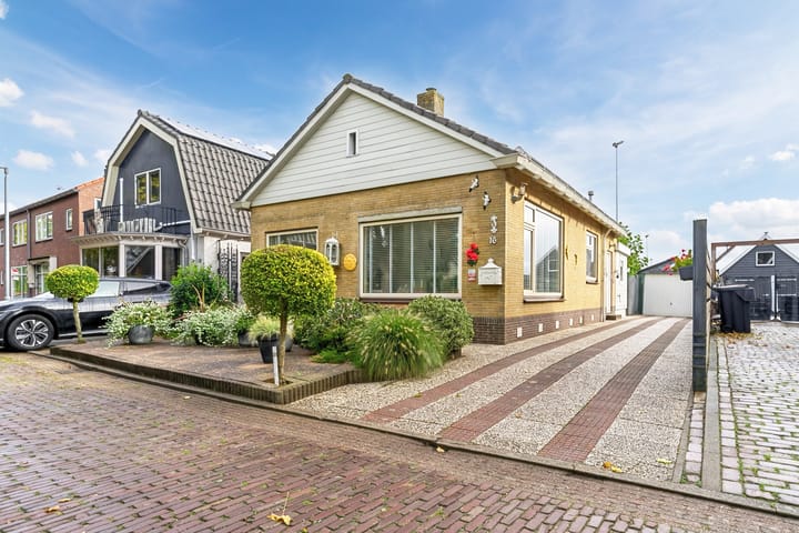 Dijk 16 main image