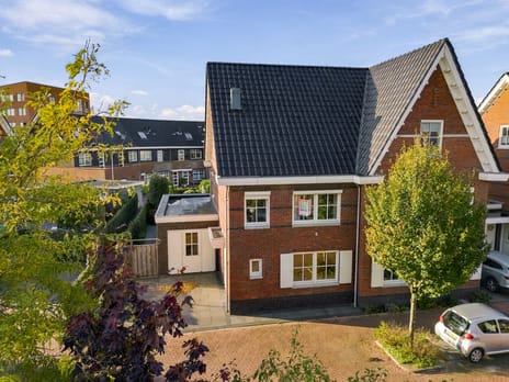 Tusschen beide Wegen 3 main image