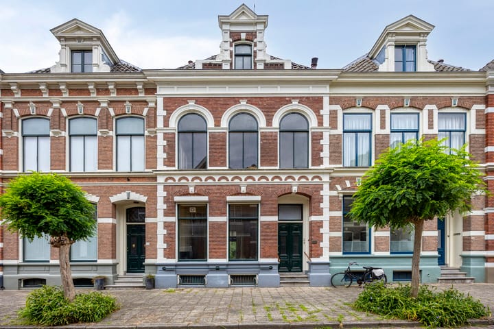 Graaf van Burenstraat 30 main image