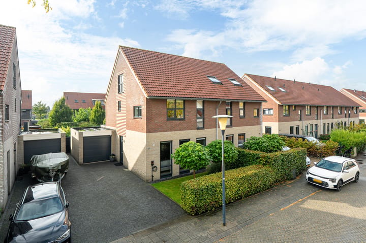 Frouwesân 42 main image