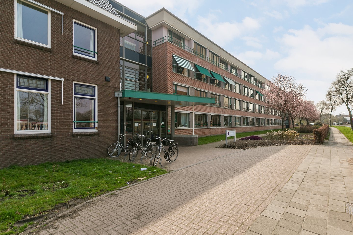 Bekijk foto 2 van Prins Bernhardlaan 56