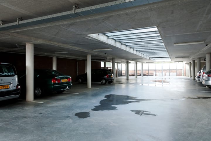 Foto 2 van Raadhuisstraat- Parkeerplaatsen