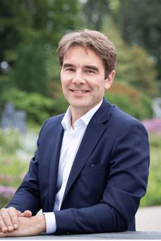 Bob Saegaert, Register Makelaar