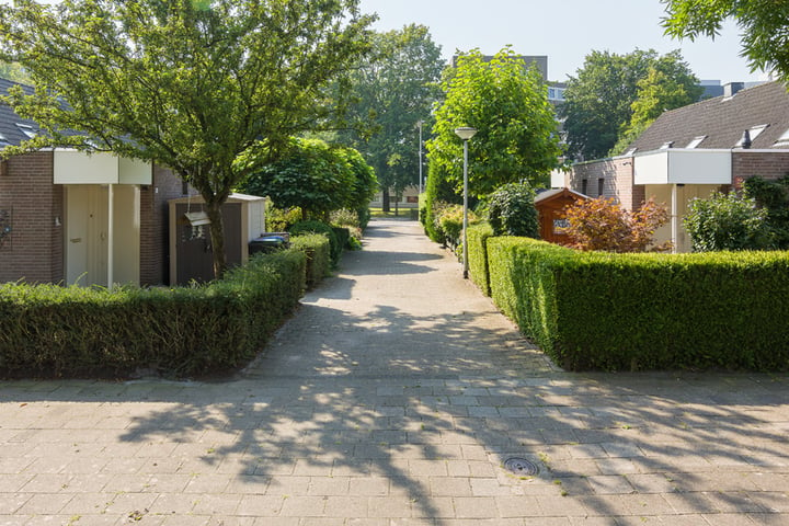 View photo 2 of Abdij van Egmondstraat / Abdij van Bernestraat