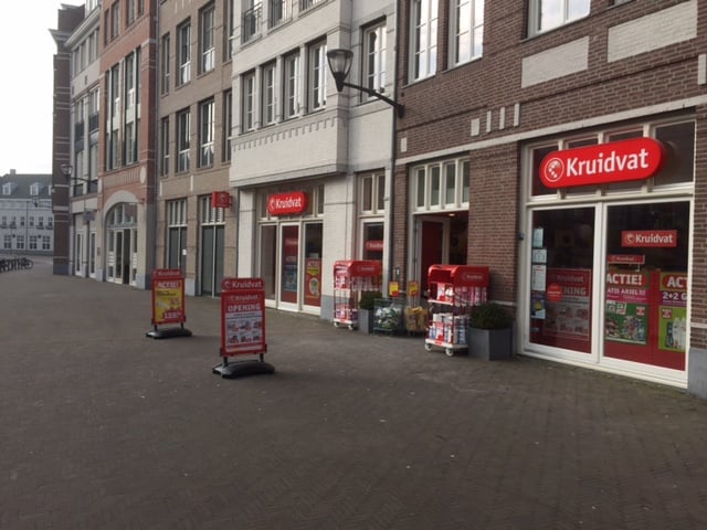 Bekijk foto 4 van Winkelcentrum Brandevoort