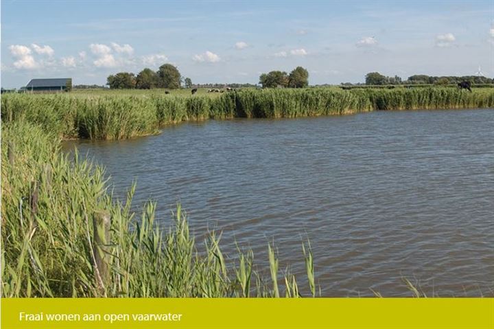 Bekijk foto 1 van Plan Ludinga vrije bouwkavels aan vaarwater