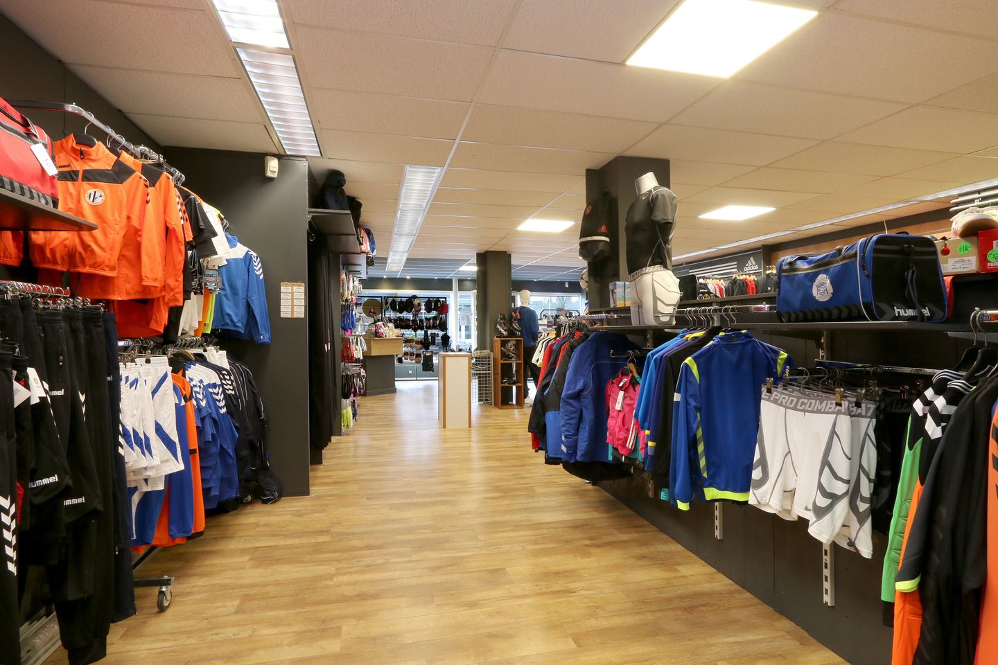 Bekijk foto 2 van Burgemeester van Houtplein 41