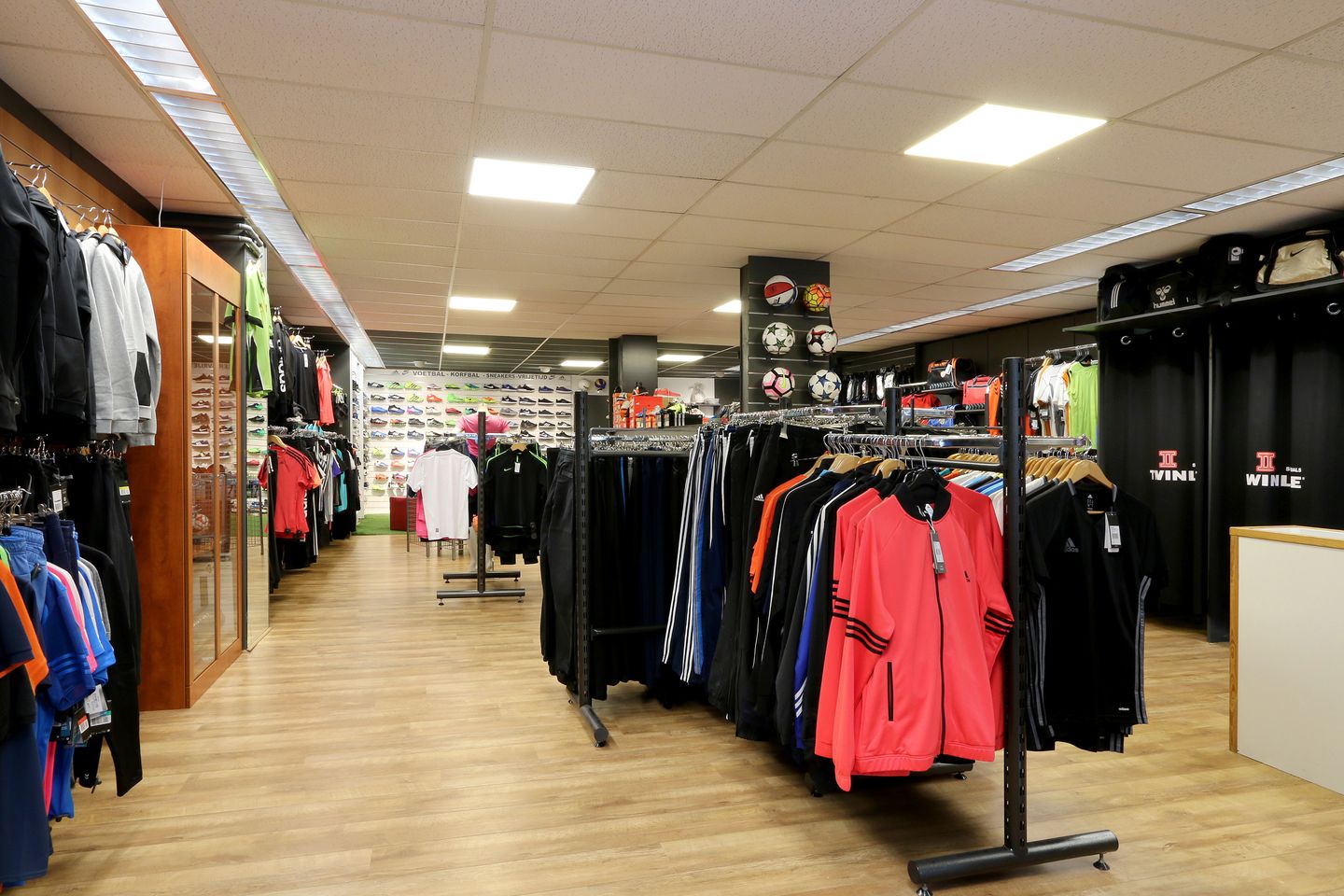 Bekijk foto 5 van Burgemeester van Houtplein 41