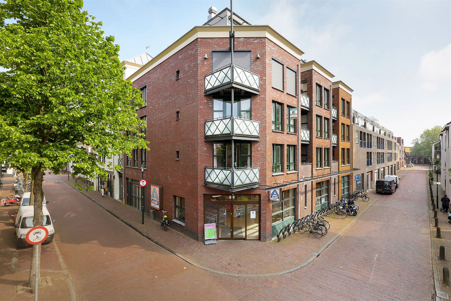 View photo 2 of Kreupelstraat 32