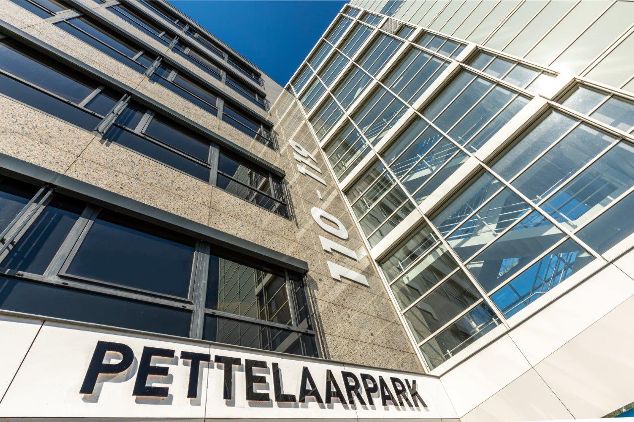 Bekijk foto 3 van Pettelaarpark 110