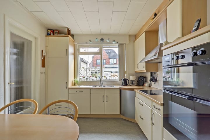 Foto 13 van Pironstraat 10