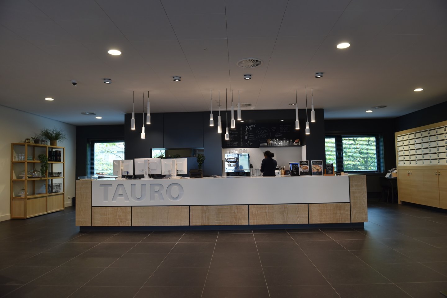 Bekijk foto 3 van Laan van Vredenoord 33