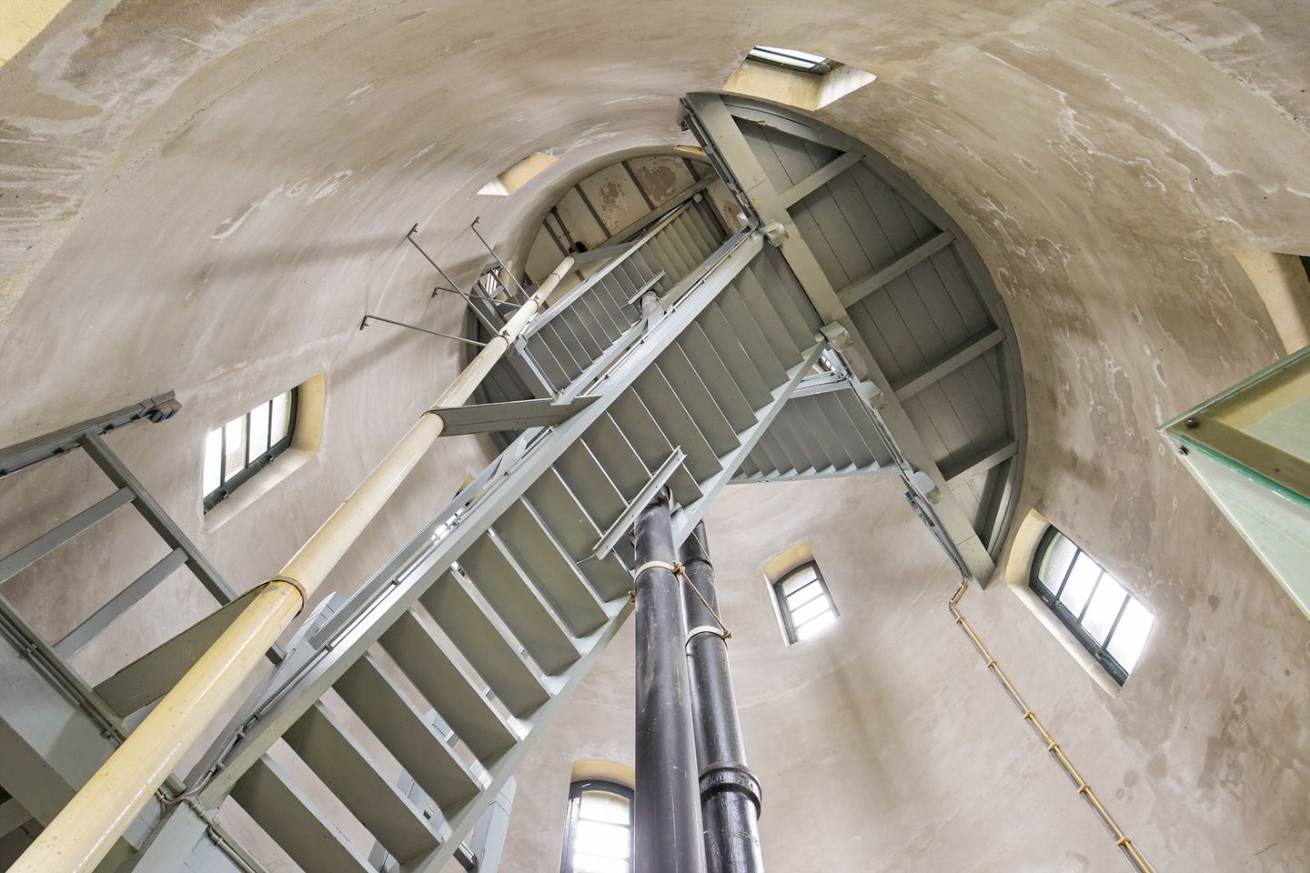 712.jpg?options=width=1440