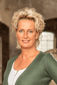 D. (Dora) Uil - Baar