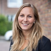 Faye Frerichs - Secretaresse