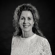 Petra Salmans (Directiesecretaresse) - Assistent-makelaar