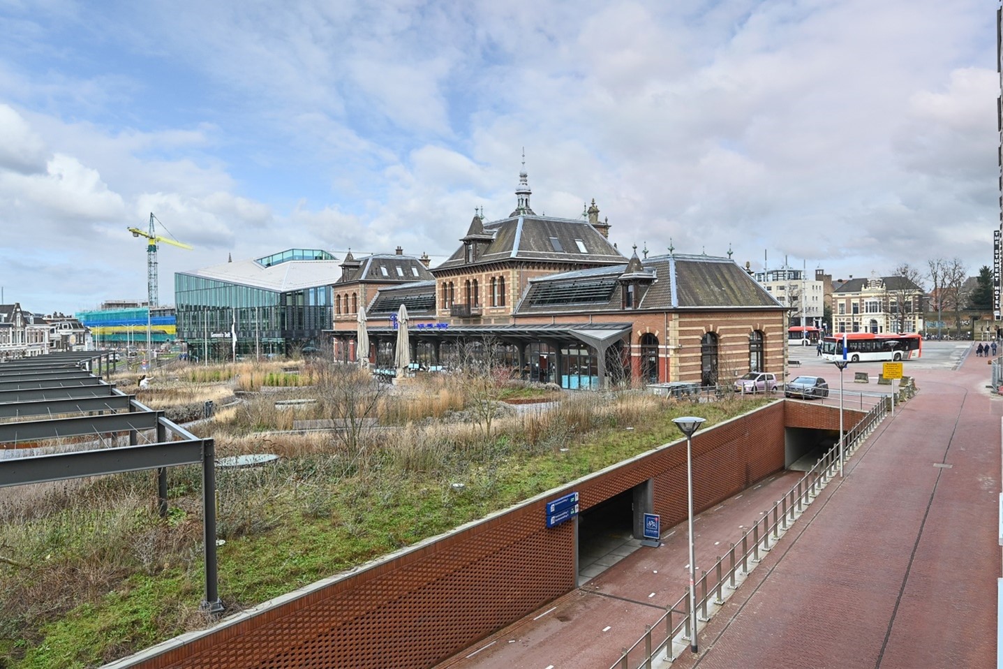 Bekijk foto 3 van Stationsplein 303