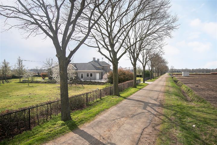 Bekijk foto 60 van Karissendijk 9