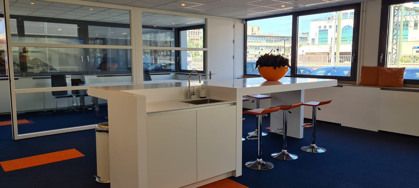 View photo 5 of Parallelweg 2-B