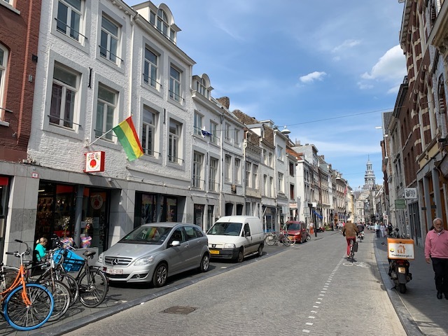 Bekijk foto 1 van Wonen boven Winkels (Postcodegebied 6211)