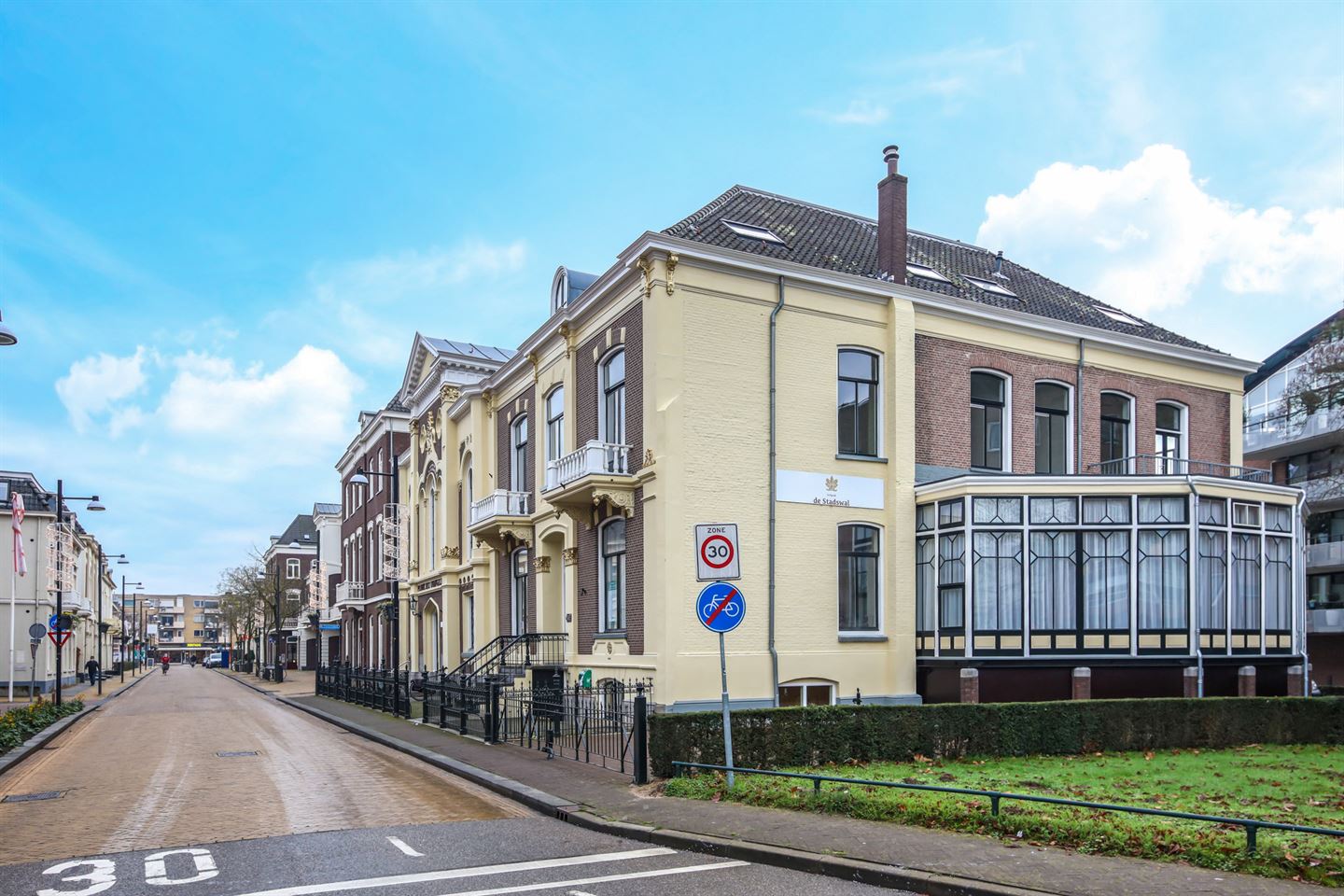 Bekijk foto 4 van Burgemeester van Nispenstraat 21