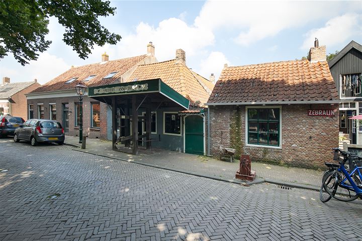 Bekijk foto 32 van Kerkplein 15