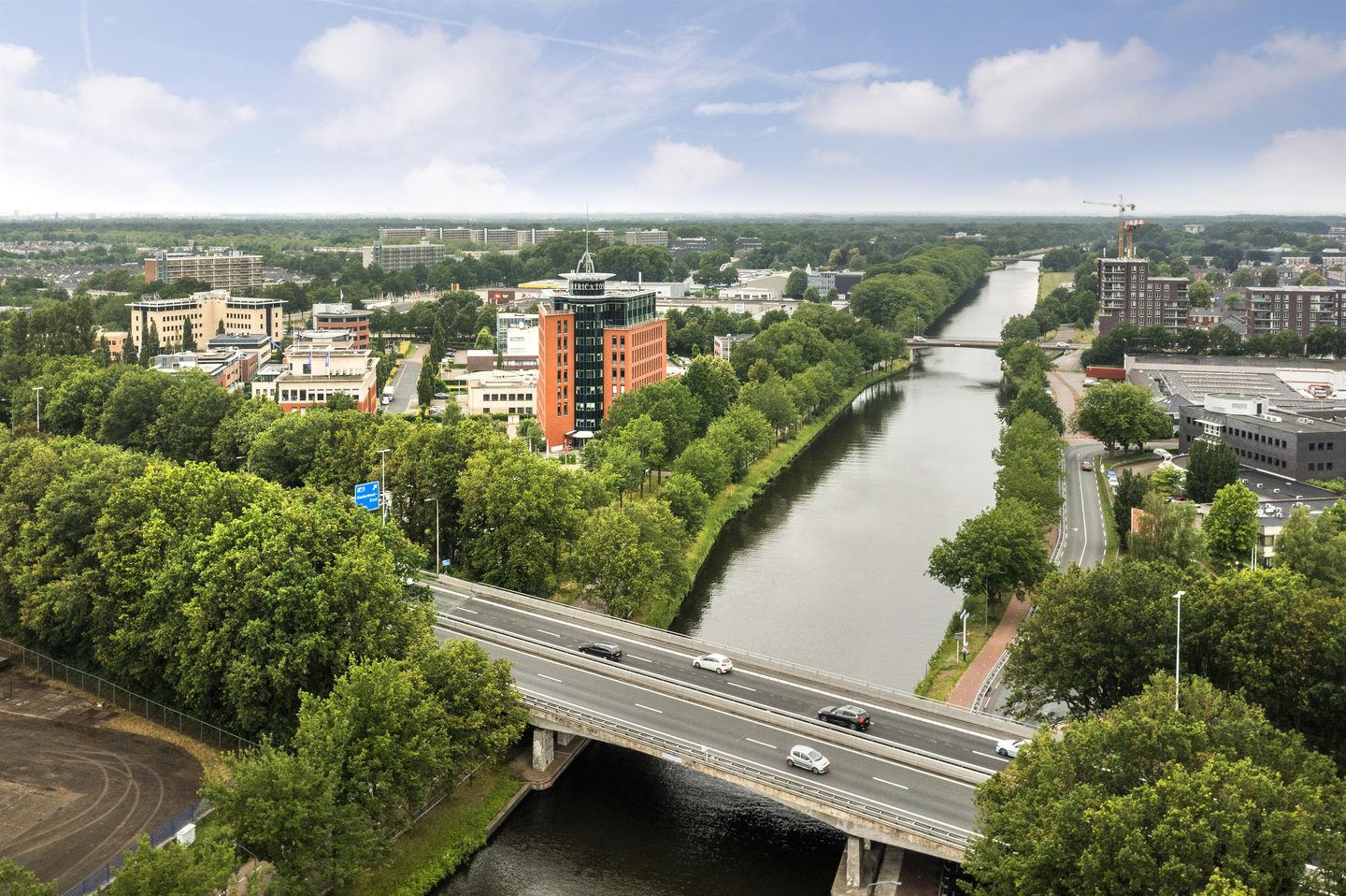 Bekijk foto 4 van Wilhelminakanaal Zuid 110