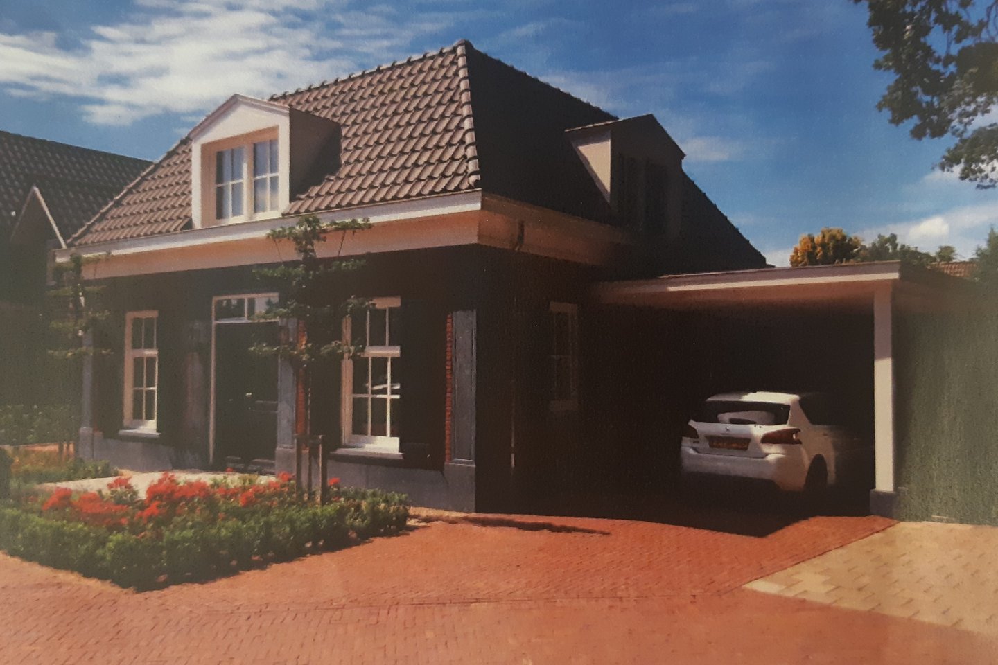 View photo 1 of Parallelweg 26 -240