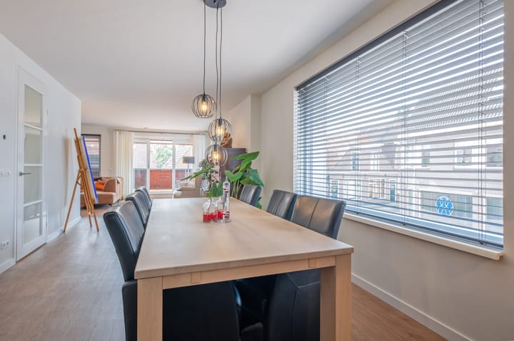 Foto 9 van Warmoesstraat 25