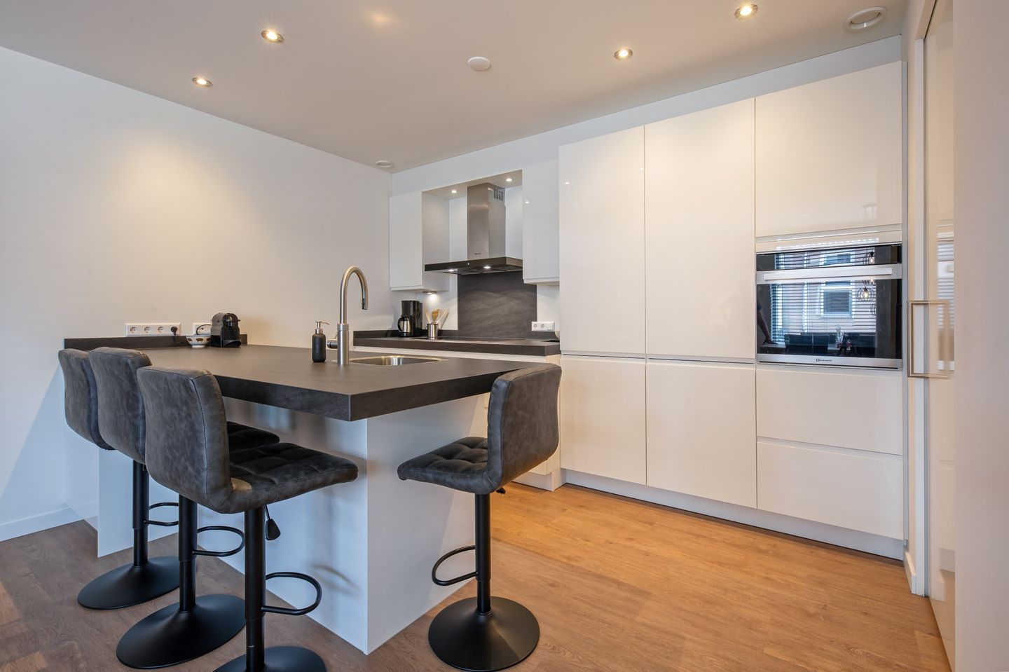 Foto 10 van Warmoesstraat 25