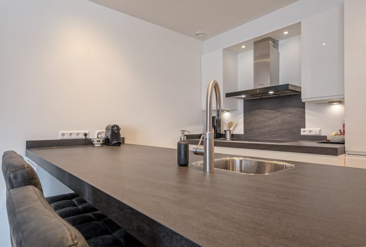 Foto 11 van Warmoesstraat 25