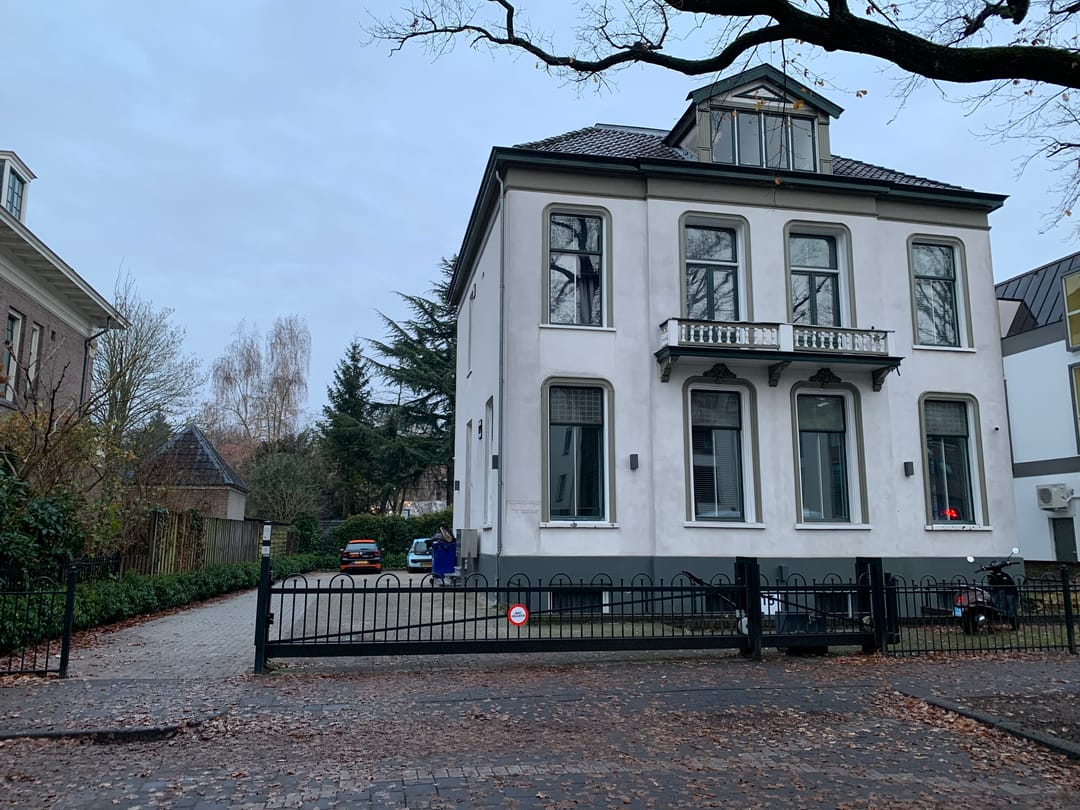 Foto 2 van Paslaan 15