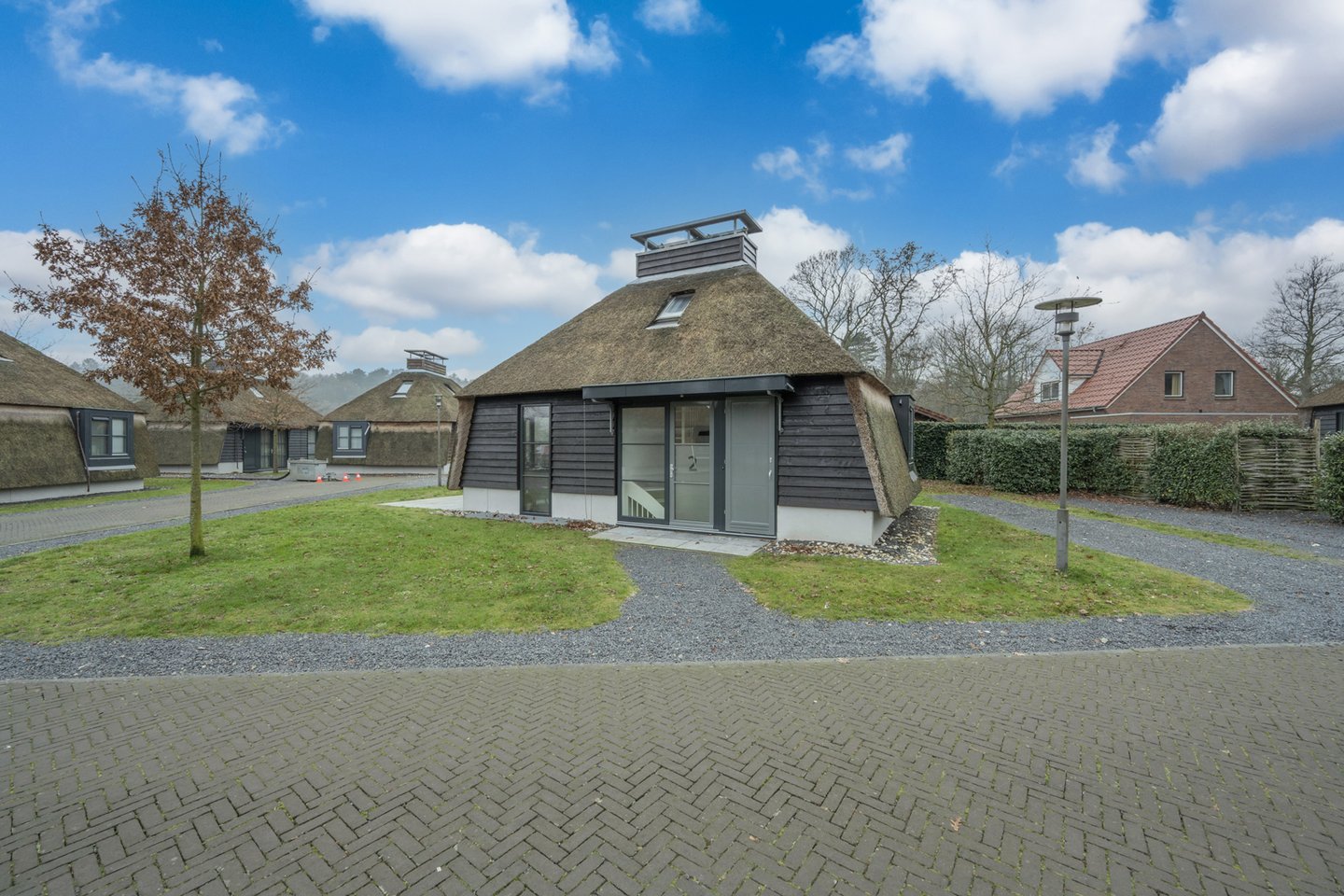 Bekijk foto 1 van Burgemeester Peecklaan 8 huis 2