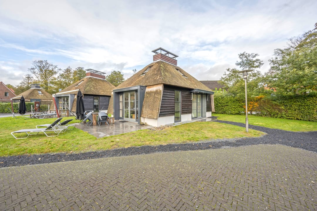 Photo 1 of Burgemeester Peecklaan 8-HUIS 4